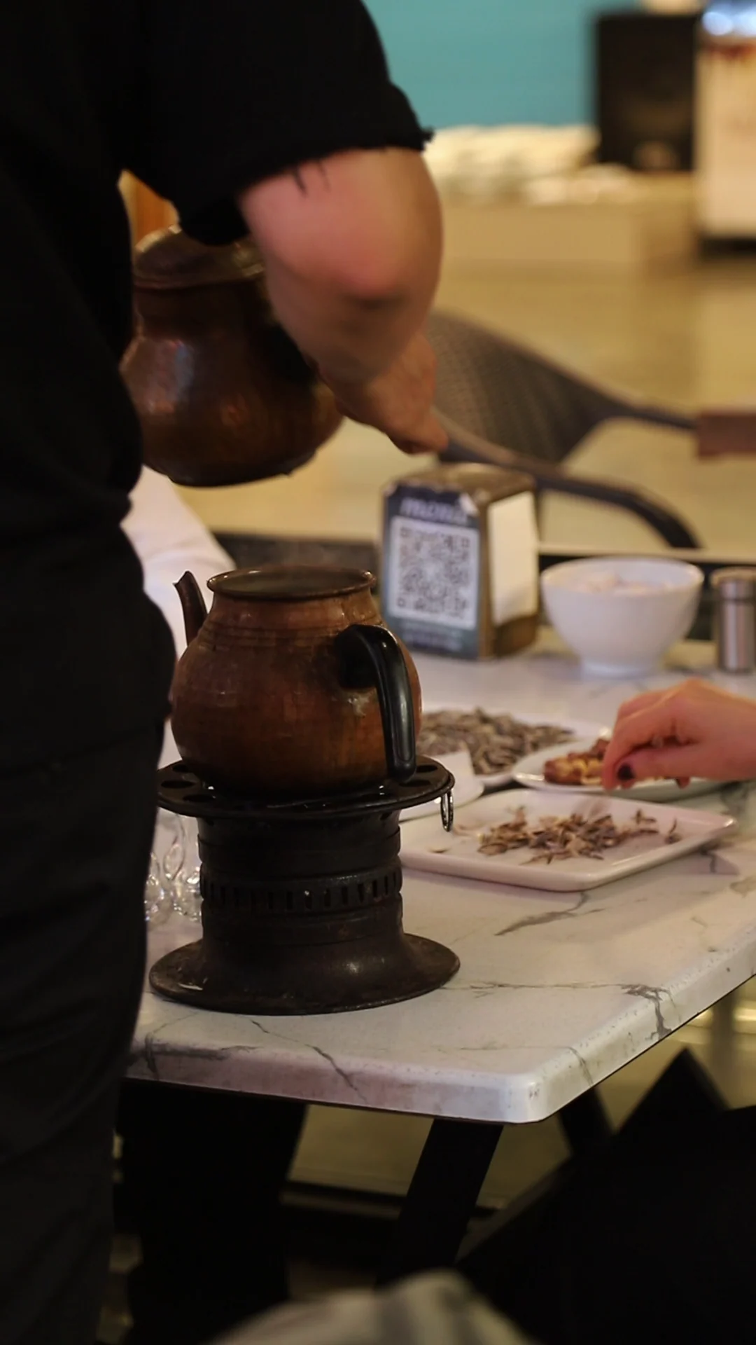 Aksu Kafe sıcak içecek servisi