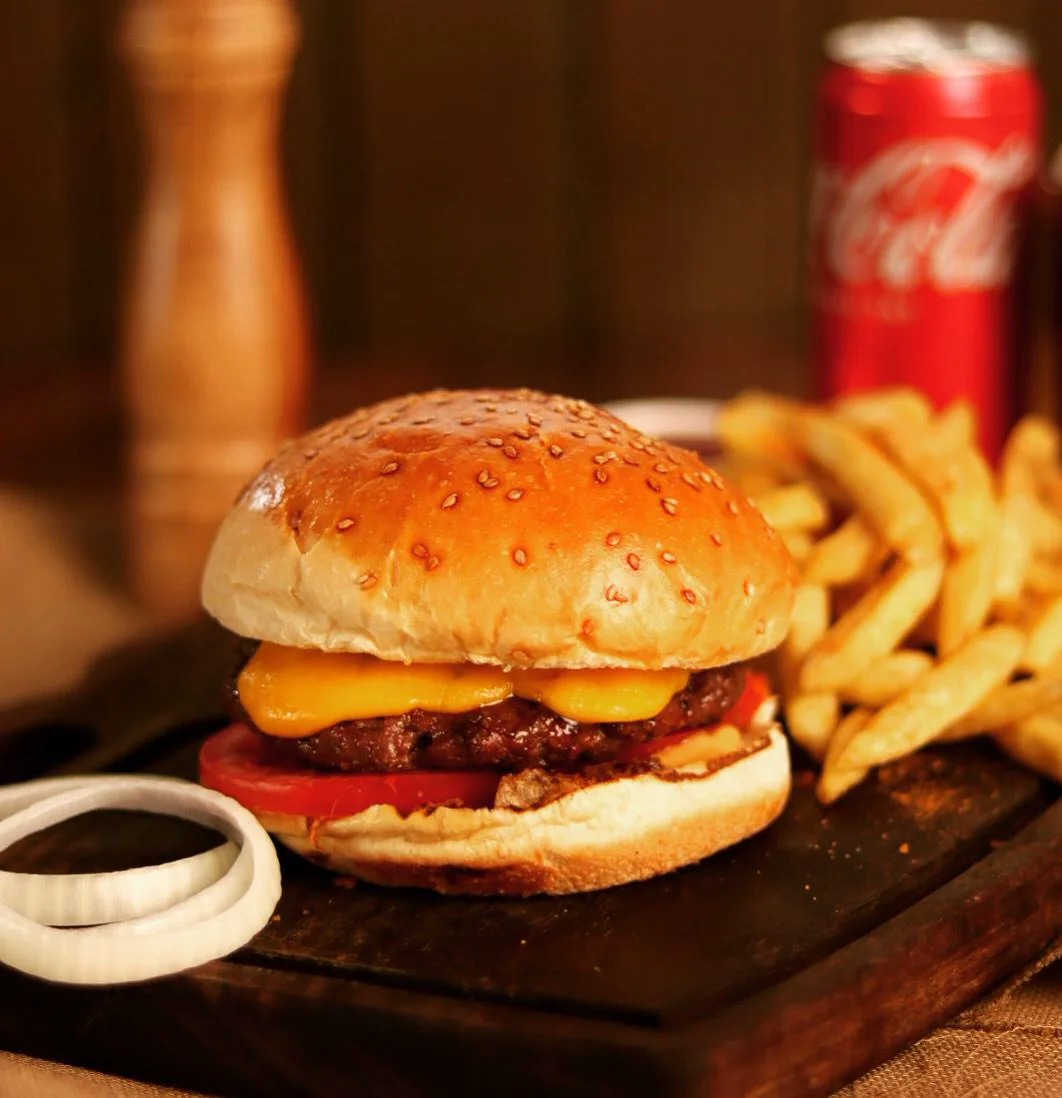 Aksu Kafe hamburger