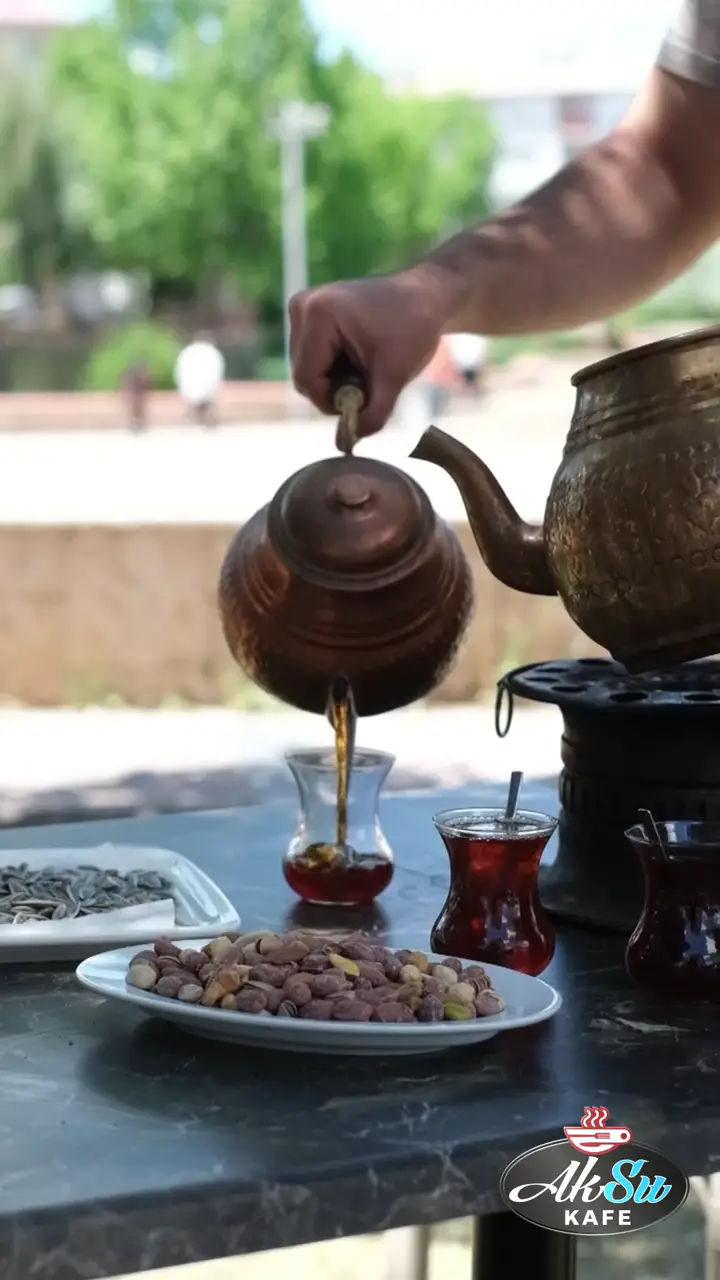 Aksu Kafe Sivas bakır demlik çay servisi